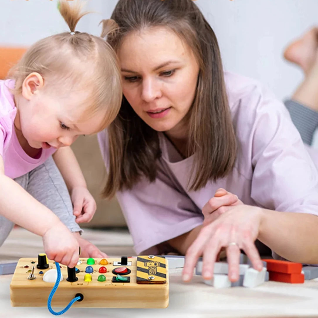 Tableau en bois électrique Montessori | BusyBoard™